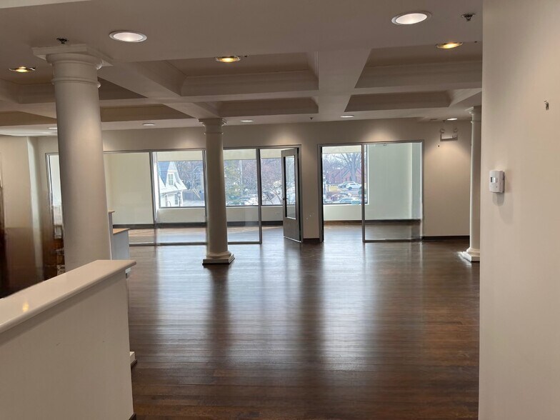 More Photos Of 35 E 1st St, Hinsdale Storefront Retail Office For Lease