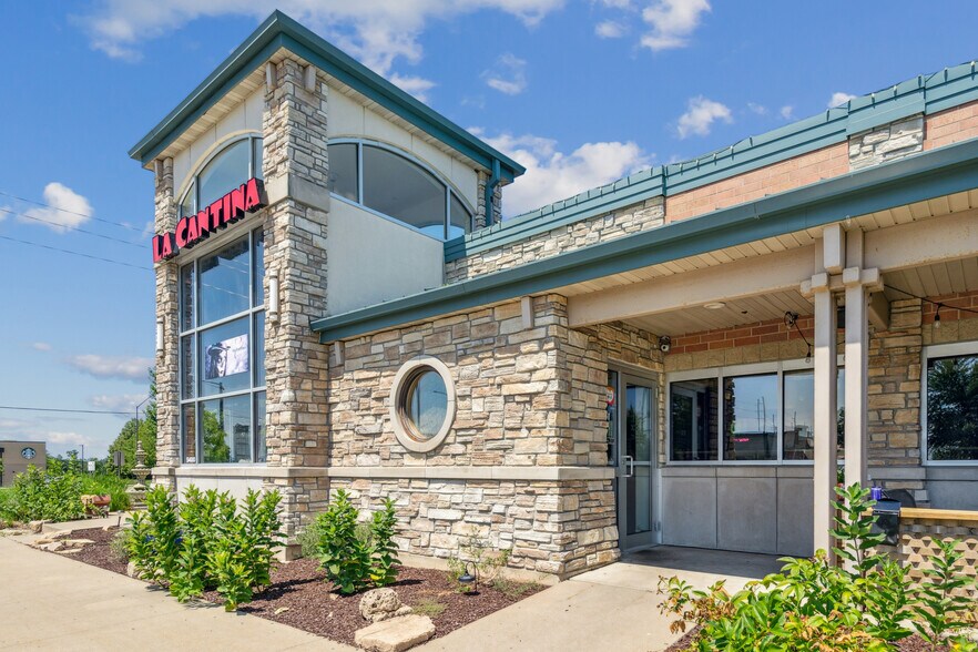 More Photos Of 5400 Edgewood Rd NE, Cedar Rapids Restaurant For Sale