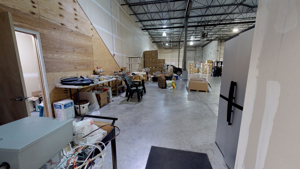 More Photos Of 150 Kendall Point Dr, Oswego Manufacturing For Lease