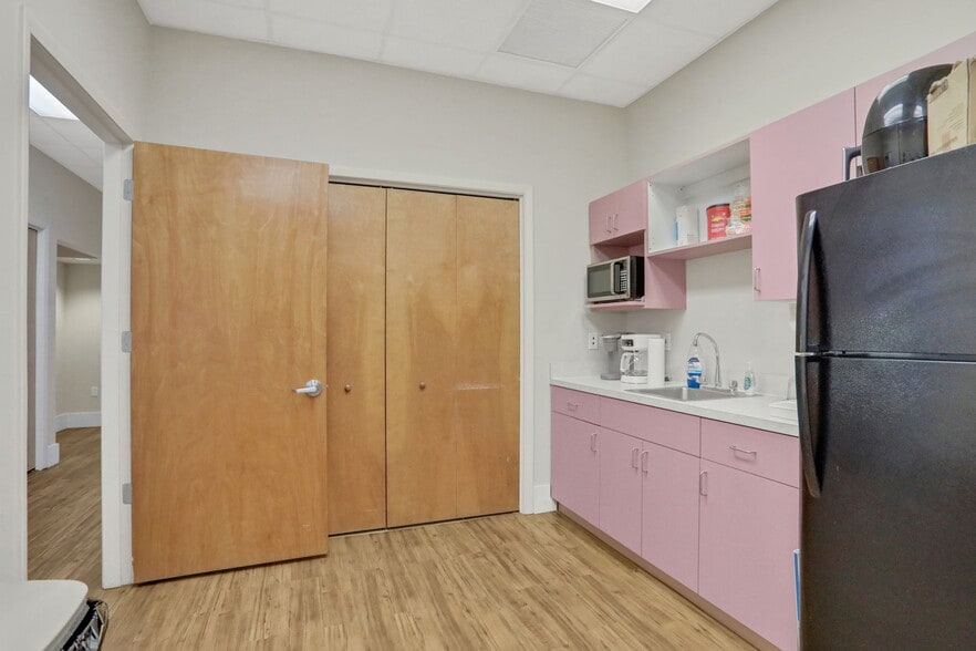 More Photos Of 1540 Business Center Dr, Orange Park Office For Lease