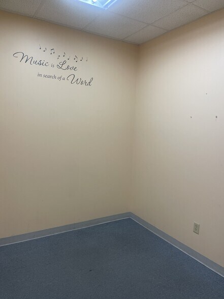 More Photos Of 10288 San Pedro Ave, San Antonio Showroom For Sale