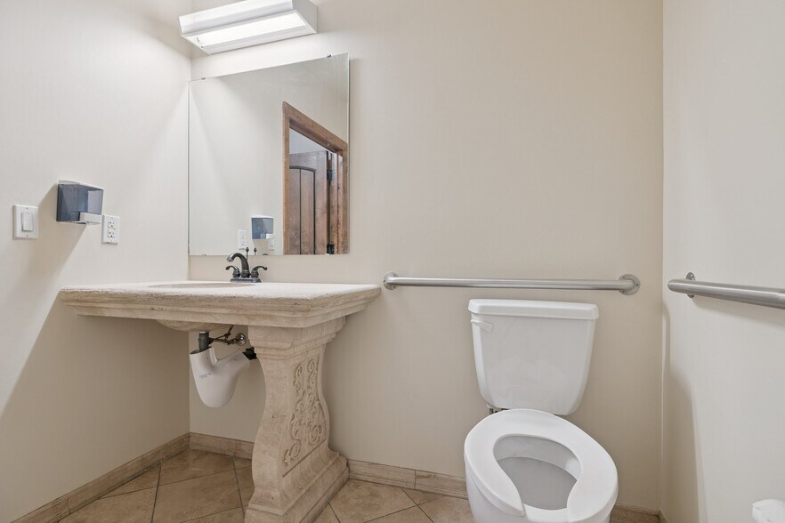 More Photos Of 9096 E Bahia Dr, Scottsdale Showroom For Sale