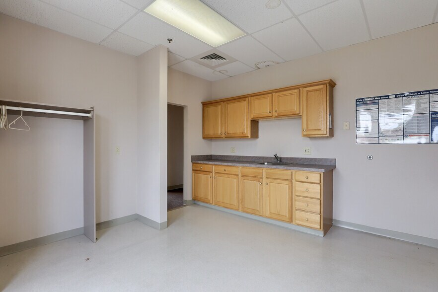 More Photos Of 1991 State Hill Rd, Wyomissing Medical For Lease