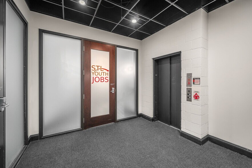 More Photos Of 3016 Locust St, Saint Louis Loft Creative Space For Lease