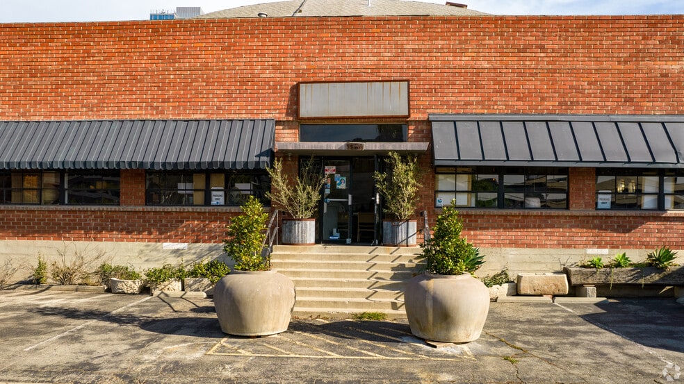 More Photos Of 3334 S La Cienega Pl, Los Angeles Warehouse For Lease