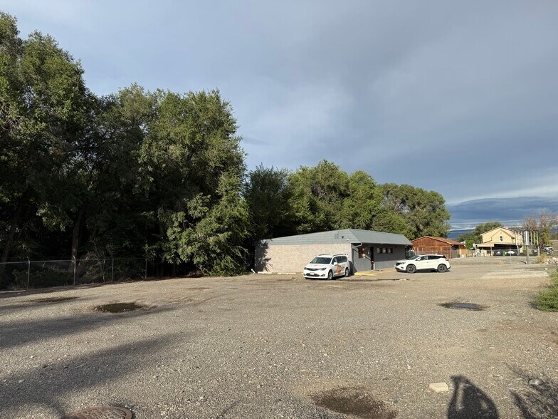 More Photos Of 555 Spring Creek Rd, Montrose General Retail For Sale