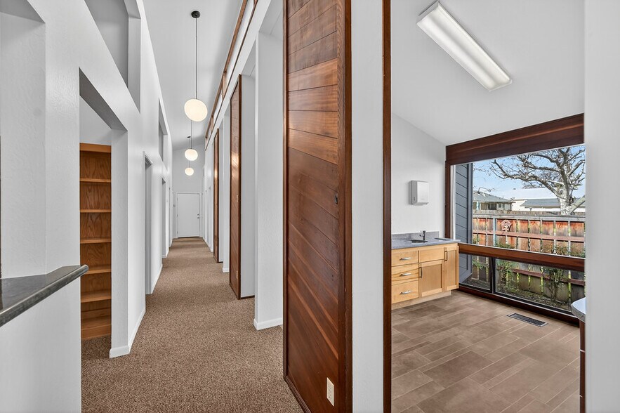 More Photos Of 496 East Ave, Lincoln Medical For Sale
