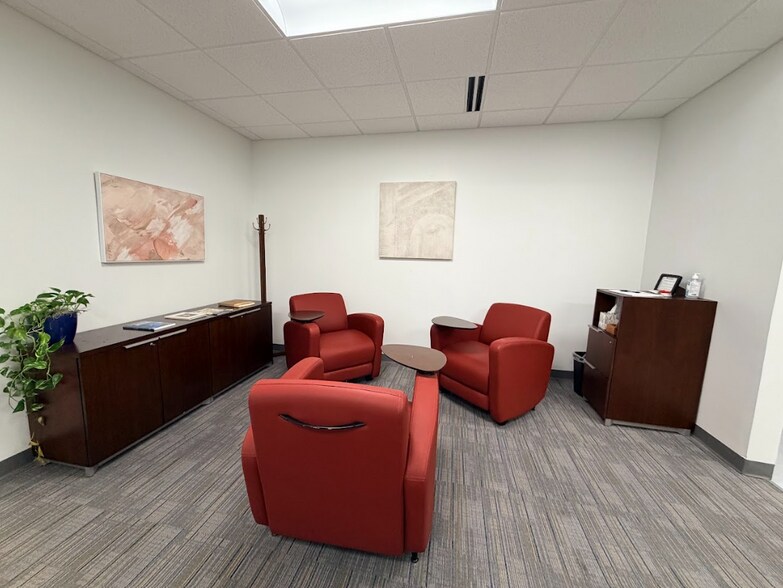 More Photos Of 3600 Glenwood Ave, Raleigh Office For Lease