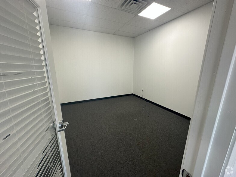 More Photos Of 2640 Old Denton Rd, Carrollton Storefront For Lease