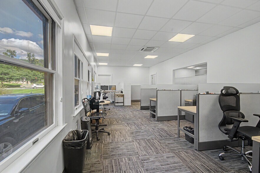More Photos Of 11 Abrams Rd, Central Valley Office For Sale