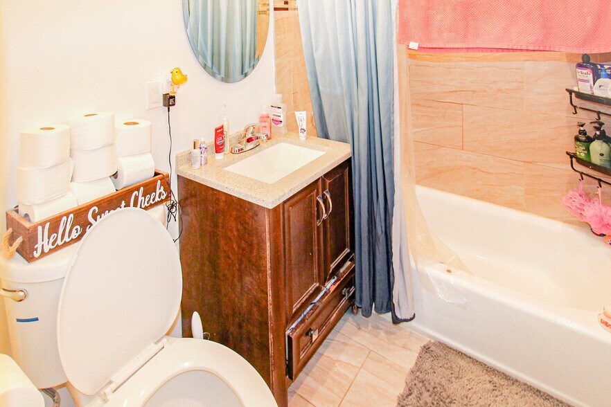 More Photos Of 6667-6669 W Devon Ave, Chicago Apartments For Sale