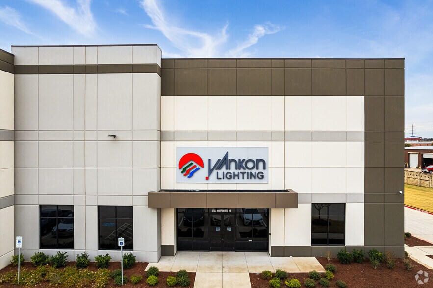 More Photos Of 1581 Corporate Dr, McKinney Warehouse For Lease