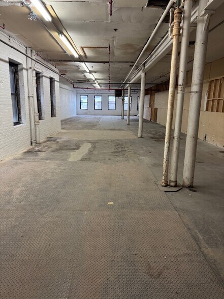 More Photos Of 4130 Park Ave, Bronx Manufacturing For Lease