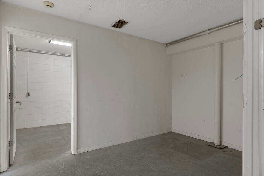 More Photos Of 377 Highway 40 W, Inglis Flex For Sale