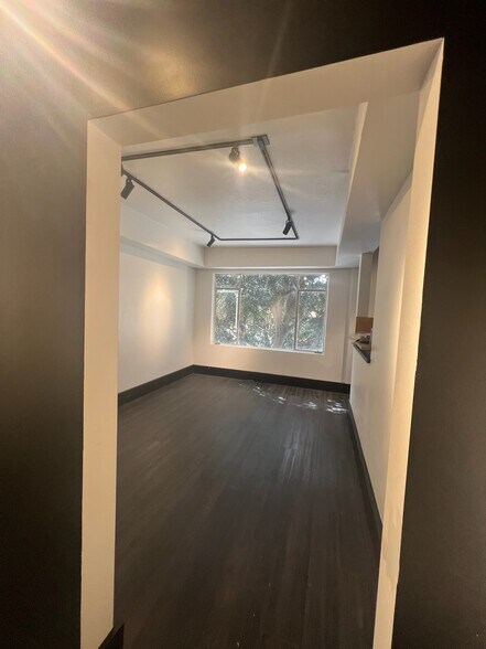 More Photos Of 7540-7542 Fay Ave, La Jolla Storefront Retail Office For Lease