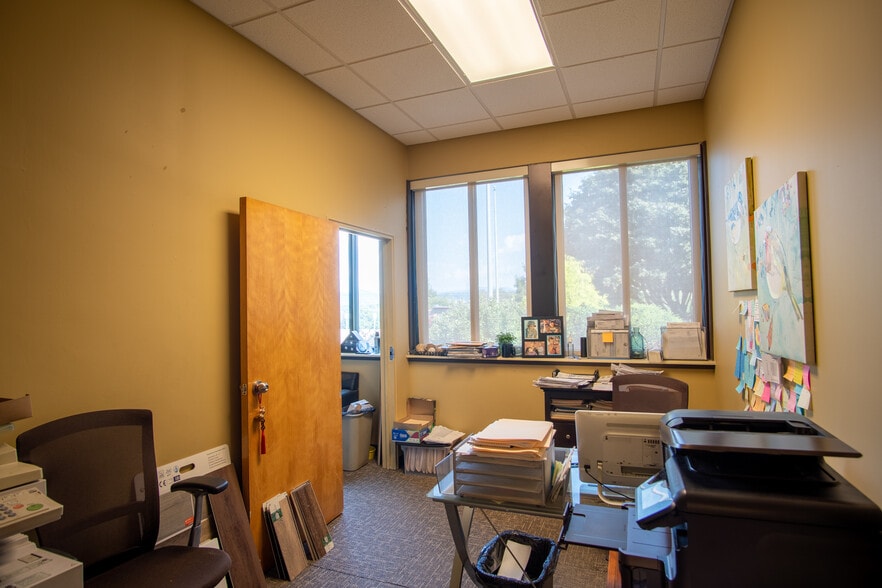 More Photos Of 128 Bingham Rd, Asheville Light Manufacturing For Lease