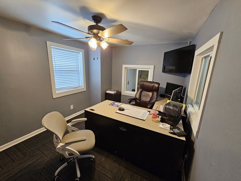 More Photos Of 2117 W Morris St, Indianapolis Warehouse For Sale