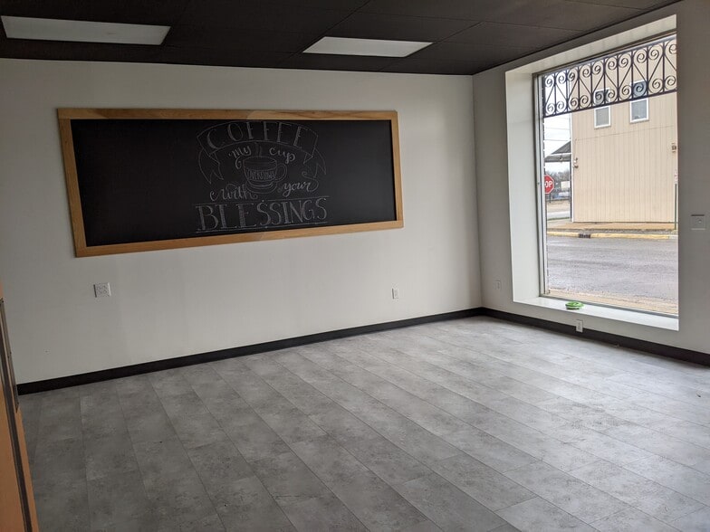 More Photos Of 130 N Main St, Dupo Loft Creative Space For Sale