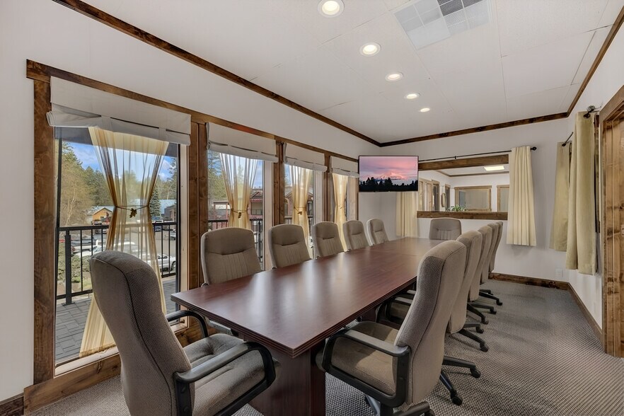 More Photos Of 56870 Venture Ln, Sunriver Storefront Retail Office For Lease