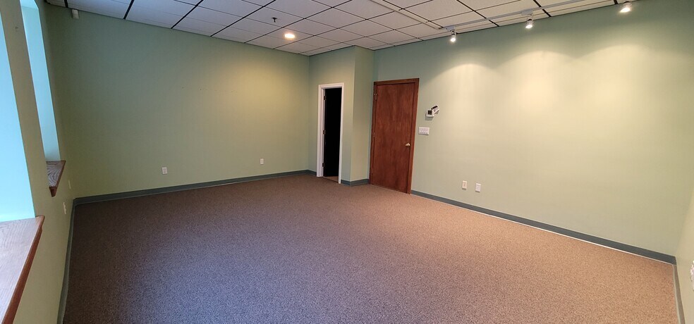 More Photos Of 70 Zachary Rd, Manchester Research And Development For Lease