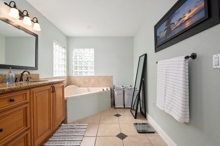 More Photos Of 185 Faubel St, Sarasota Specialty For Sale