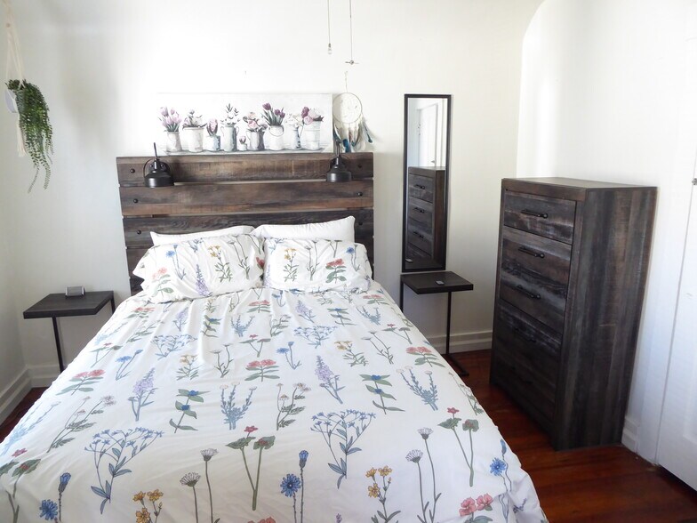 More Photos Of 1327 W 67th St, Cleveland Apartments For Sale