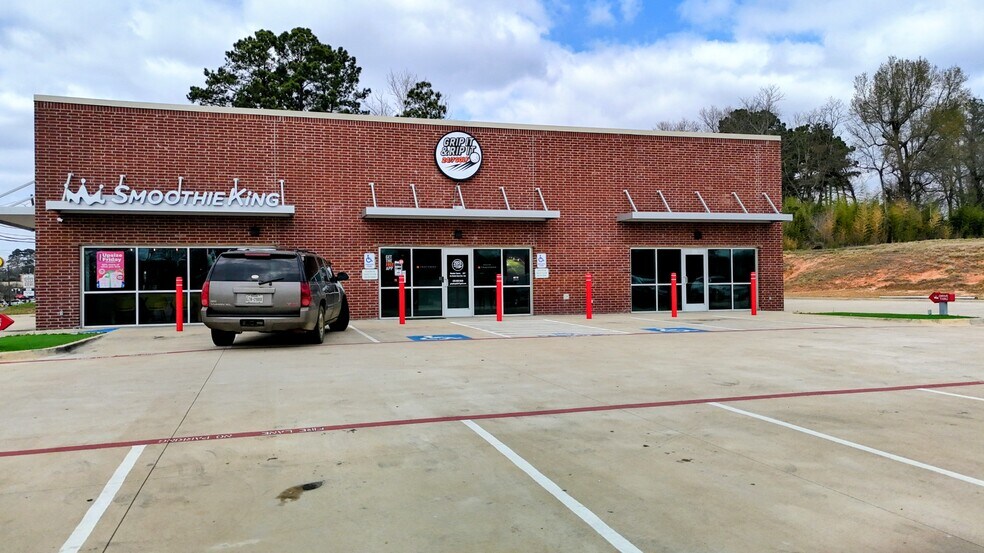 More Photos Of 2212 Crockett Rd, Palestine Freestanding For Lease