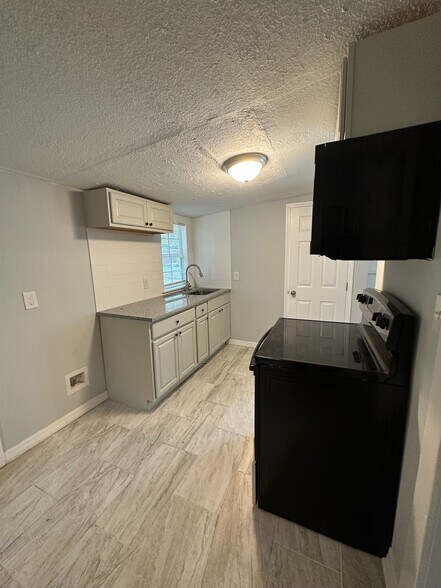 More Photos Of 619 Linwood Ave, Jacksonville Specialty For Sale