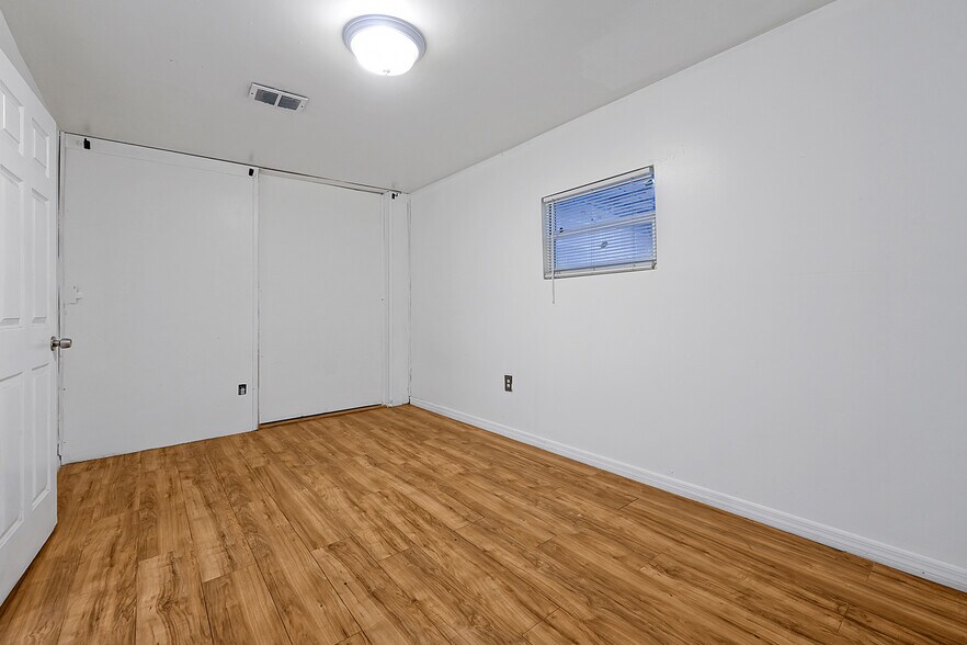 More Photos Of 11435 Rocket Blvd, Orlando Warehouse For Lease