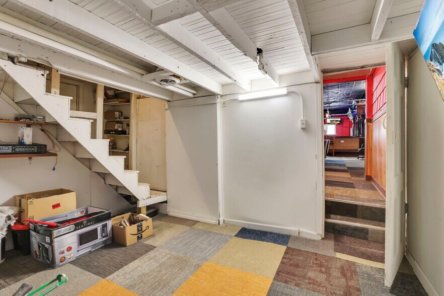 More Photos Of 11472 Broad St SW, Pataskala Bar For Lease