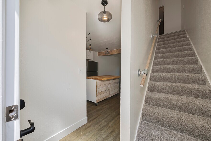 More Photos Of 7831 SW 34th Ave, Portland Apartments For Sale