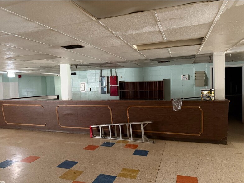 More Photos Of 201 Lee St, Tallulah Apartments For Sale