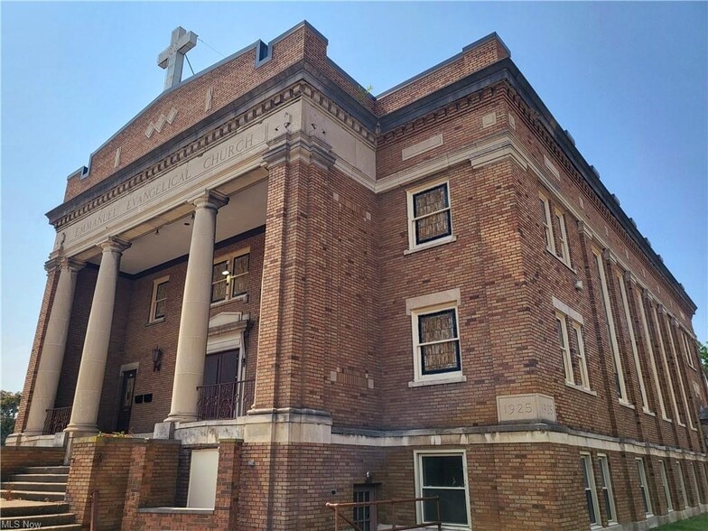 Primary Photo Of 400 Sixth St, Lorain Religious Facility For Sale