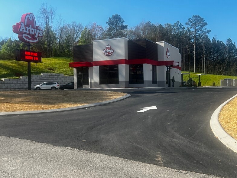 Primary Photo Of 1220 Perimeter SE Dr, Cleveland Fast Food For Sale