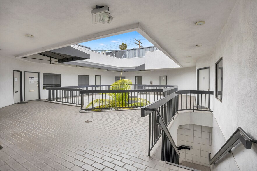 More Photos Of 5353 E 2nd St, Long Beach Storefront Retail Office For Lease