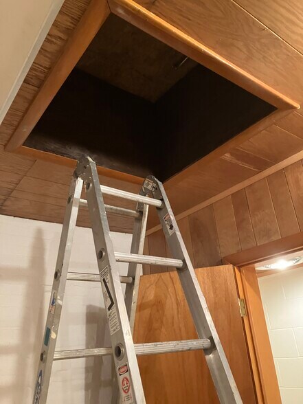 More Photos Of 211 W 1st St, Dixon General Retail For Sale