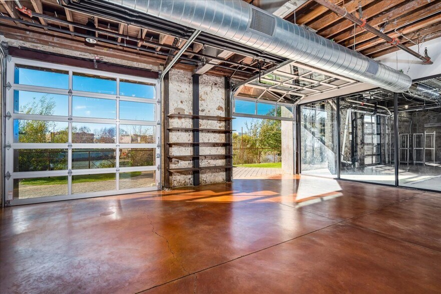 More Photos Of 920-930 3rd St, Napa Flex For Lease