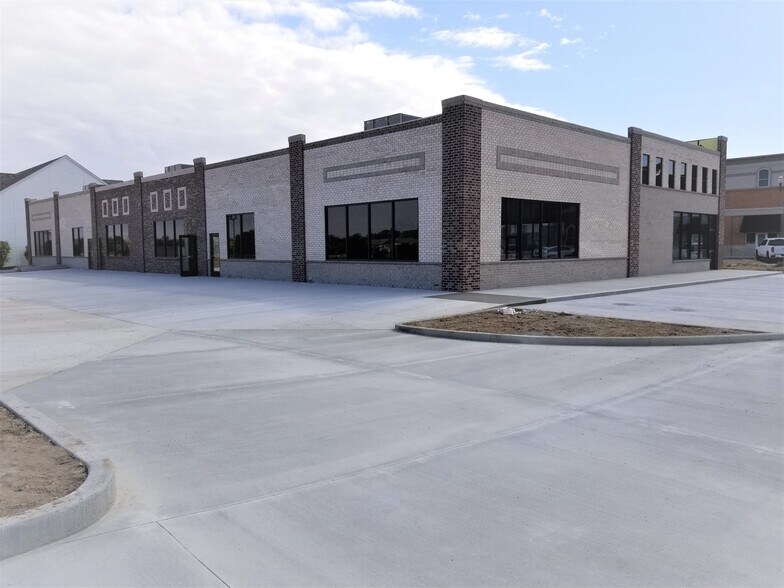 More Photos Of 5660 Pebble Village Ln, Noblesville Storefront For Lease