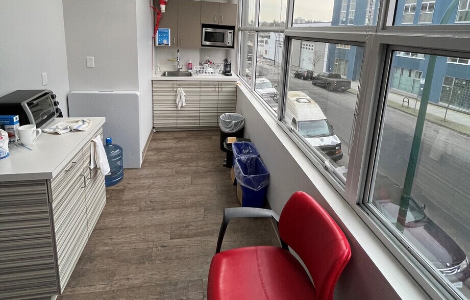 More Photos Of 1201 E Pender St, Vancouver Light Distribution For Lease