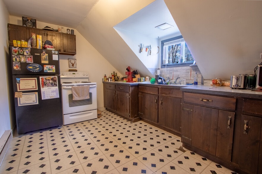 More Photos Of 19 Trestle Rd, Hancock Storefront Retail Office For Sale