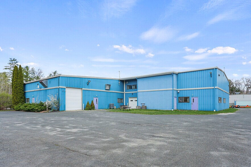 More Photos Of 8 Run Way, Lee Flex For Sale
