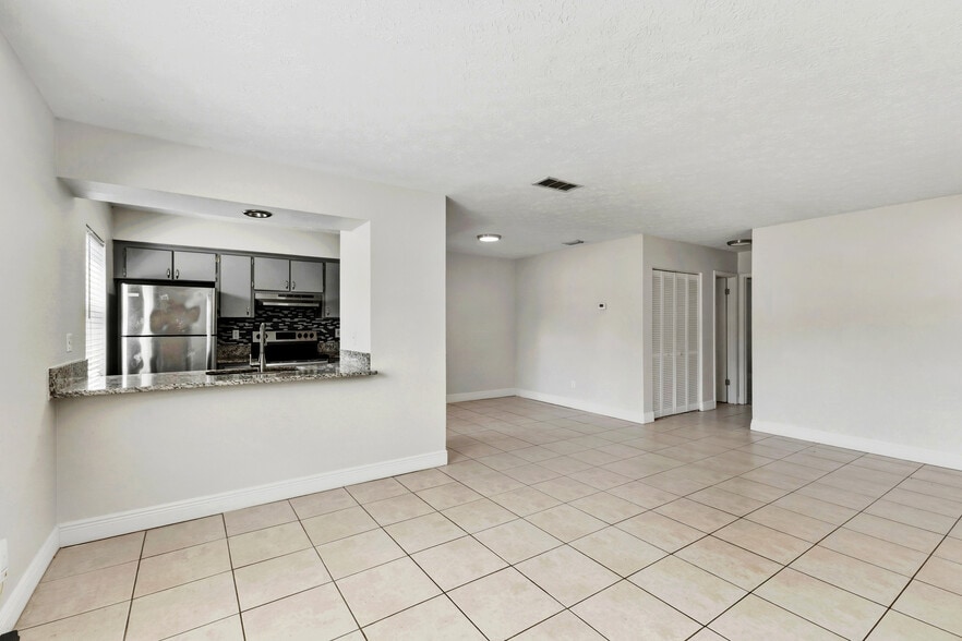 More Photos Of 8412-8420 N Lois Ave, Tampa Apartments For Sale