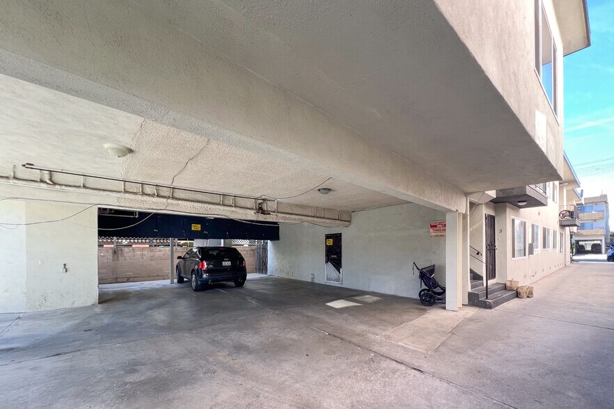 More Photos Of 3126 S Canfield Ave, Los Angeles Apartments For Sale