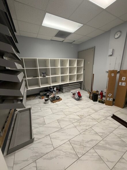 More Photos Of 11225 S Saginaw St, Grand Blanc Storefront Retail Office For Sale