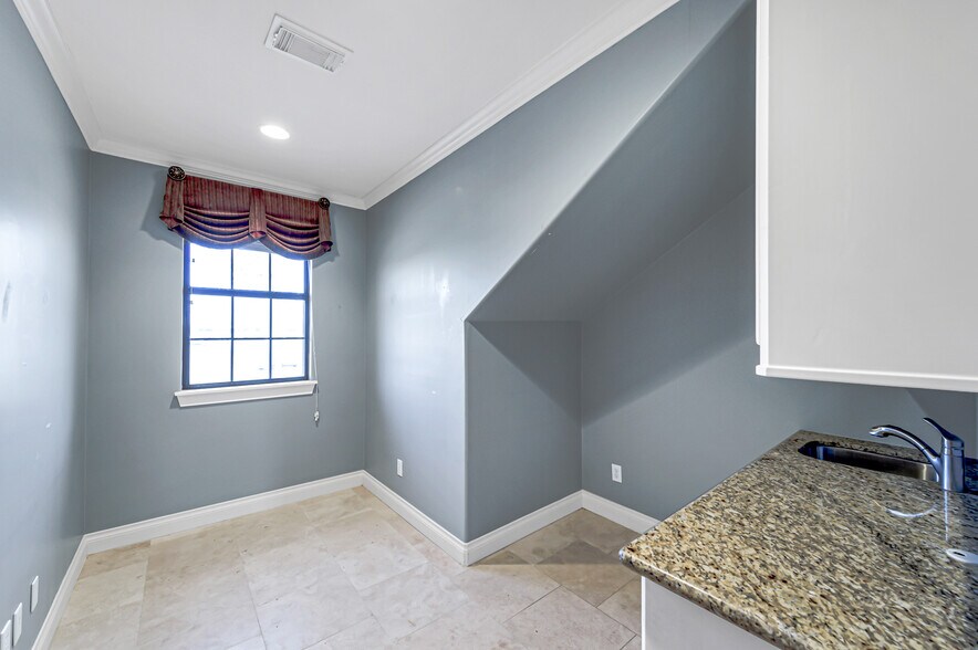 More Photos Of 607 Park Grove Dr, Katy Medical For Lease