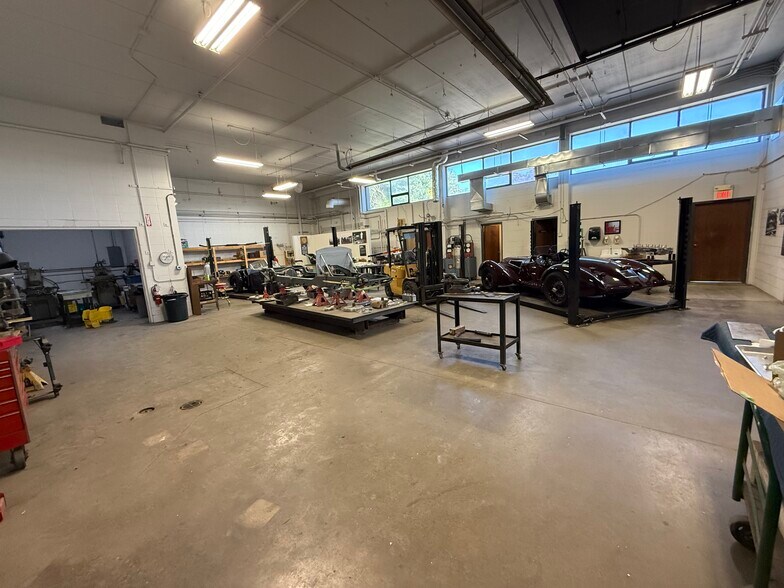 More Photos Of 19235 84th St, Bristol Warehouse For Sale