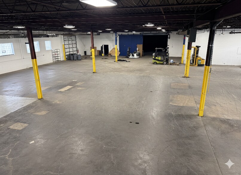 More Photos Of 4725 Manufacturing Rd, Cleveland Manufacturing For Lease
