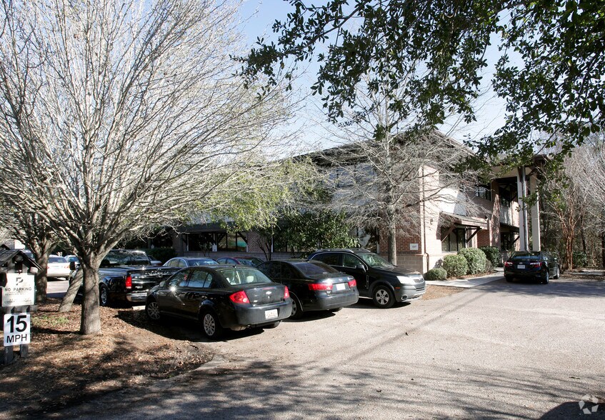 More Photos Of 537 Long Point Rd, Mount Pleasant Office For Lease