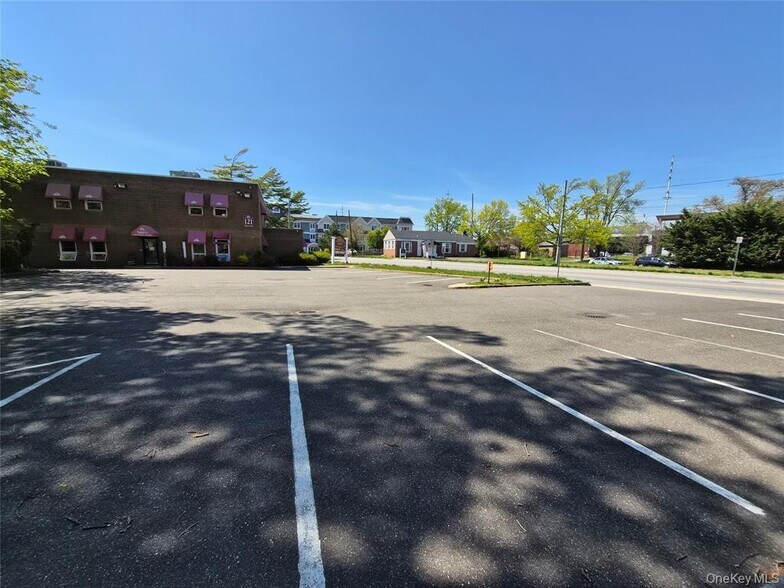More Photos Of 121 W Oak St, Amityville Office For Lease