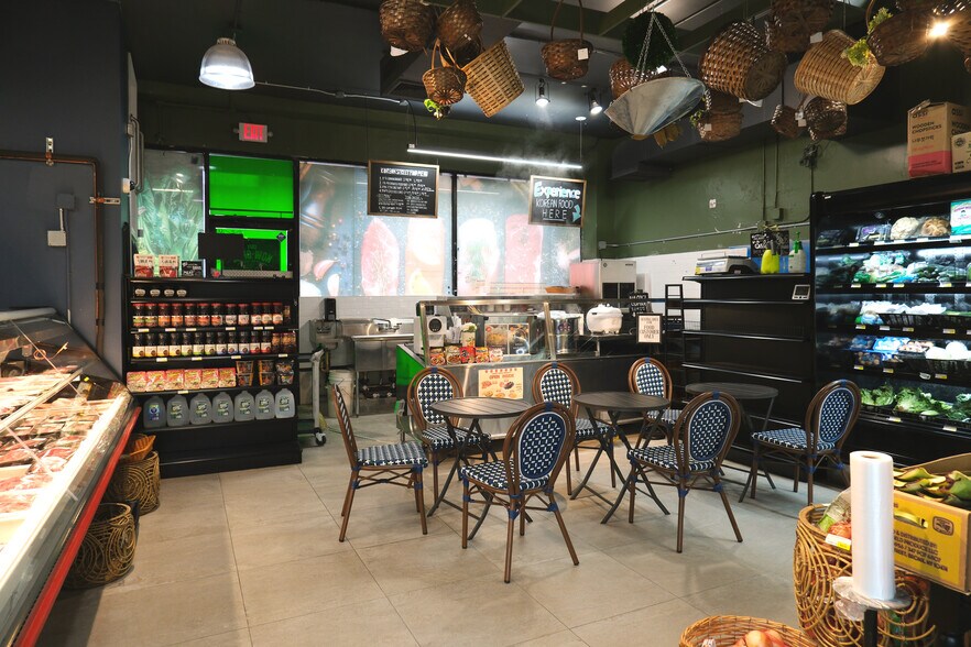 More Photos Of 14206 41st Ave, Flushing Supermarket For Lease